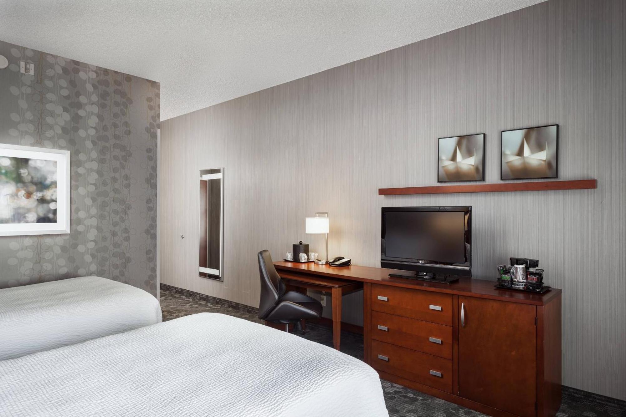 Отель Courtyard By Marriott Стоктон Экстерьер фото