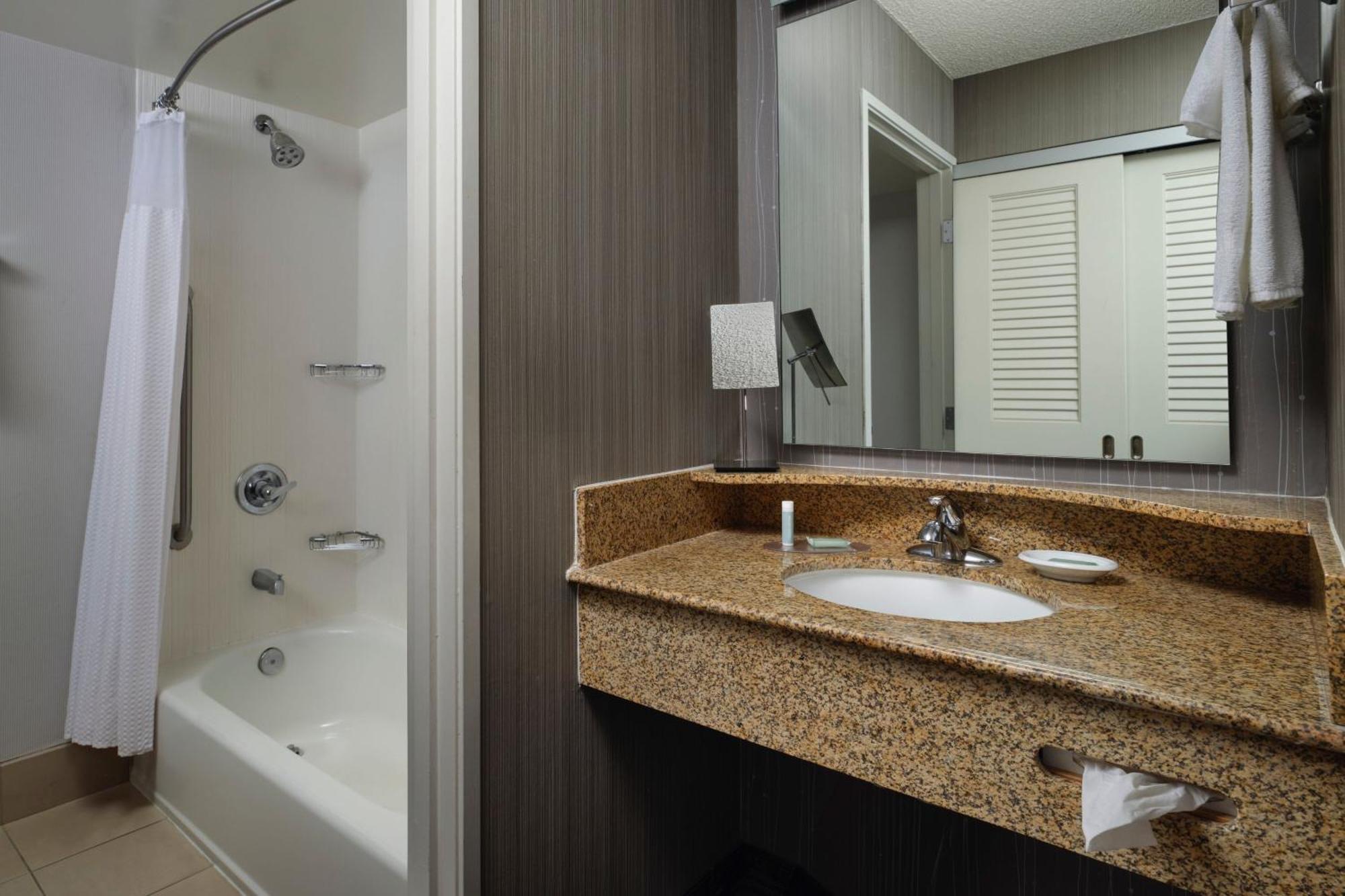 Отель Courtyard By Marriott Стоктон Экстерьер фото