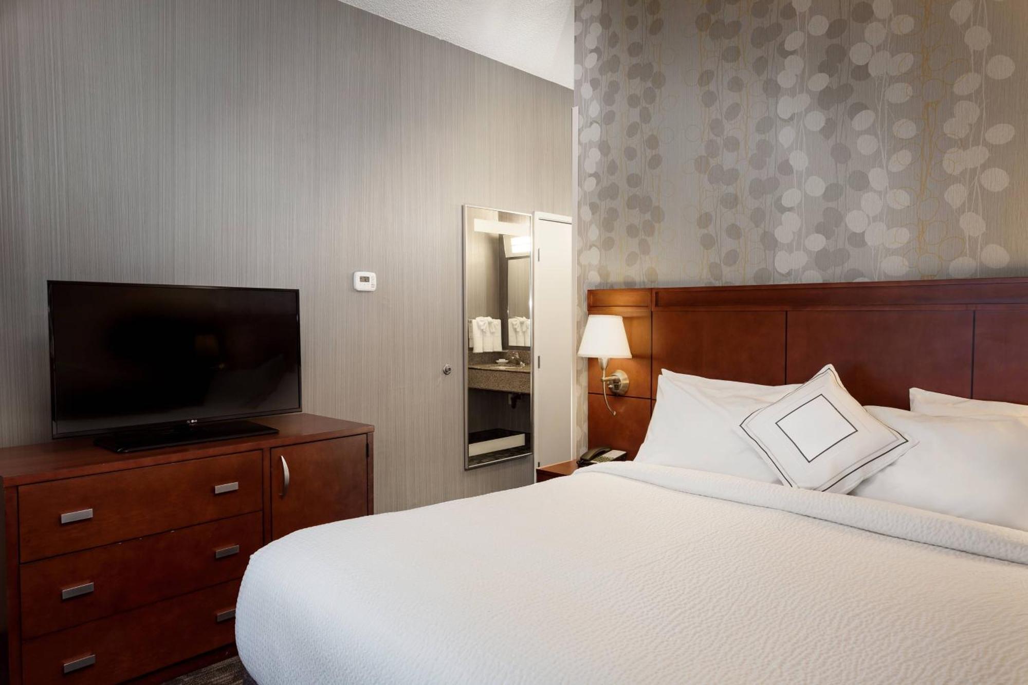 Отель Courtyard By Marriott Стоктон Экстерьер фото
