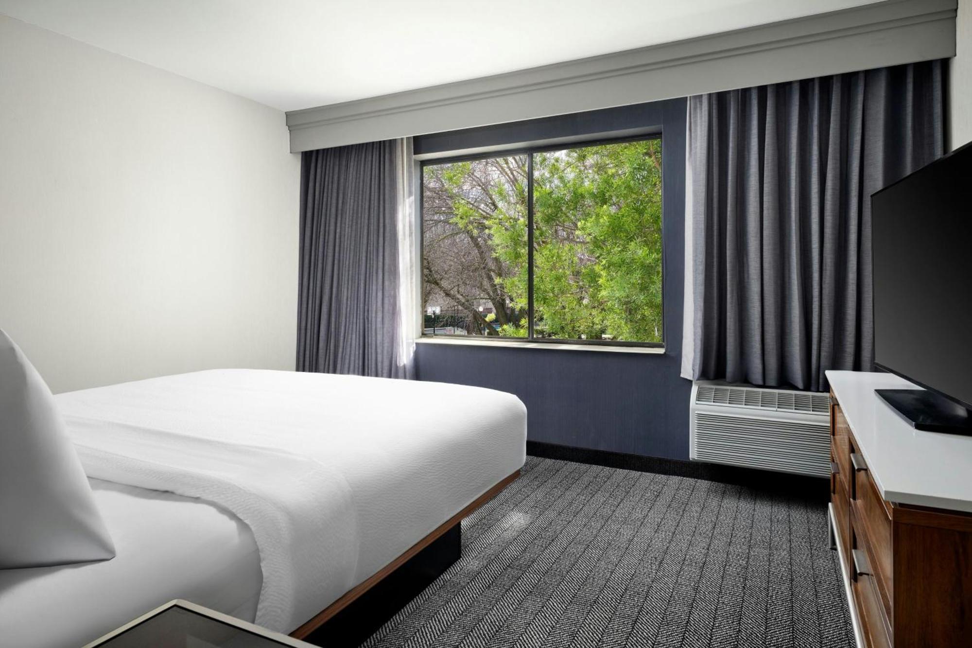Отель Courtyard By Marriott Стоктон Экстерьер фото