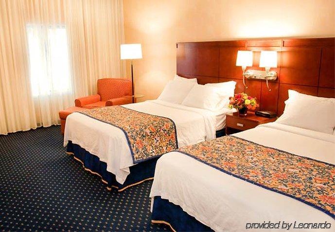 Отель Courtyard By Marriott Стоктон Номер фото