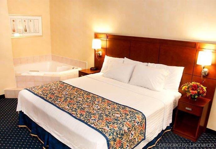 Отель Courtyard By Marriott Стоктон Номер фото